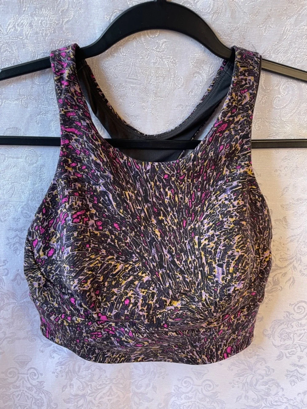 NWOT LuLuLemon Wunder train longline bra in multi-color pattern. Size 6. - Picture 1 of 3